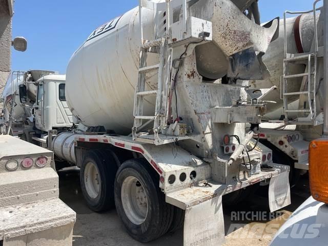 Mack GU813 Andere Fahrzeuge