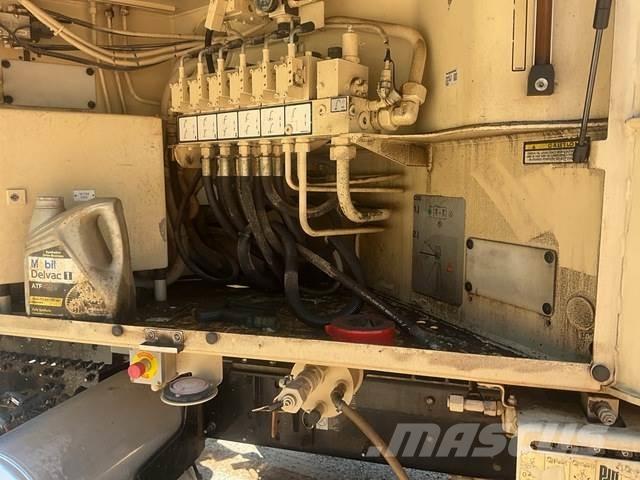 Mack GU813 Concrete pump trucks