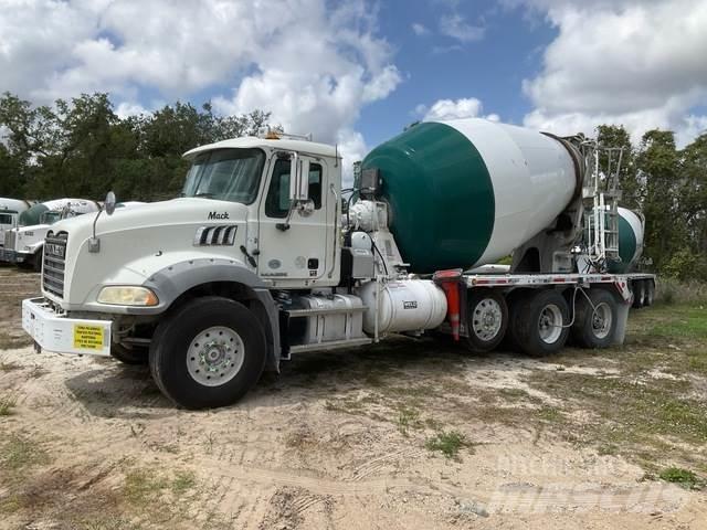 Mack GU813 Andere Fahrzeuge
