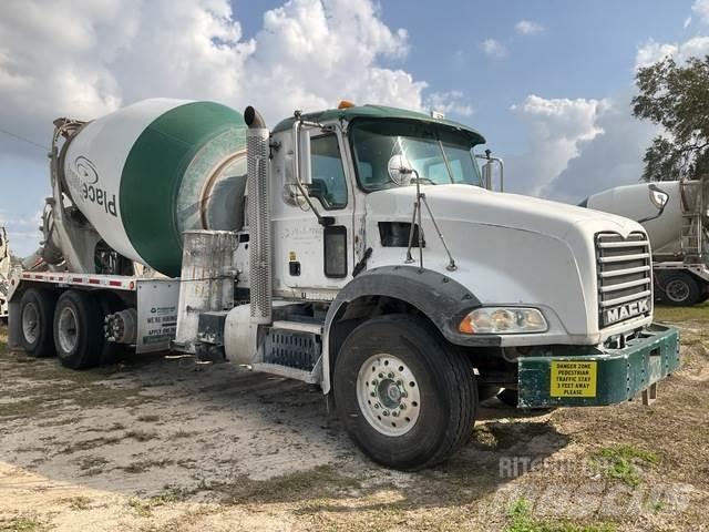 Mack GU813 Andere Fahrzeuge