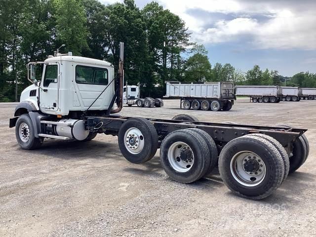 Mack GU813 Kabinen