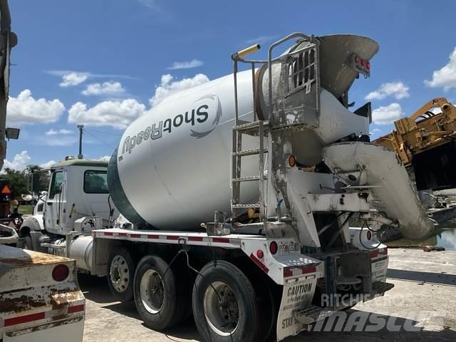Mack GU813 Andere Fahrzeuge