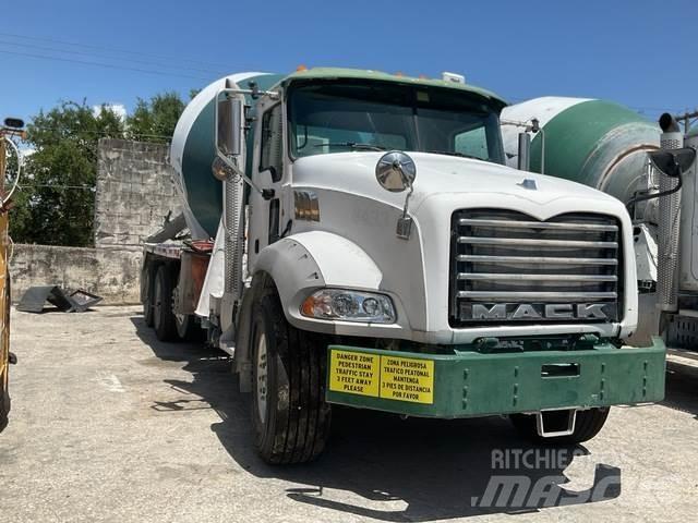 Mack GU813 Andere Fahrzeuge