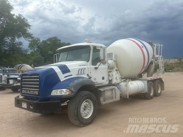 Mack GU813 Andere Fahrzeuge