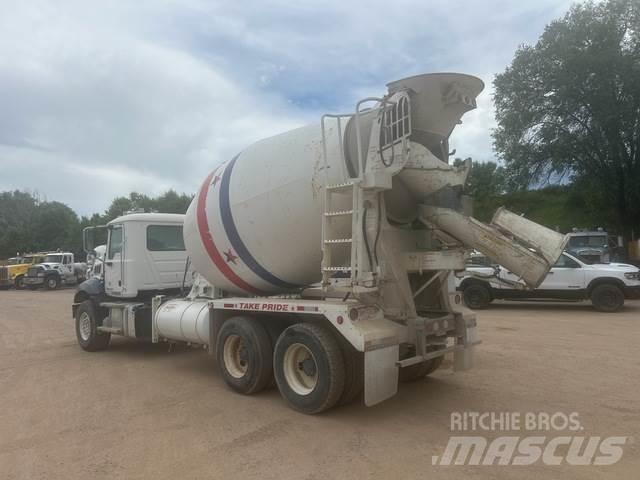 Mack GU813 Andere Fahrzeuge