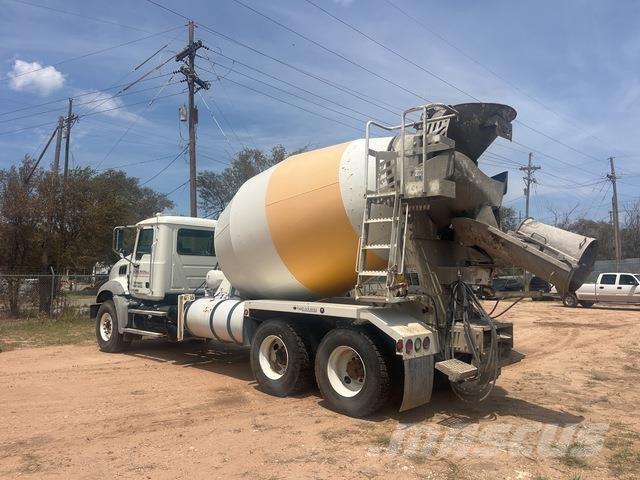 Mack GU813 Andere Fahrzeuge