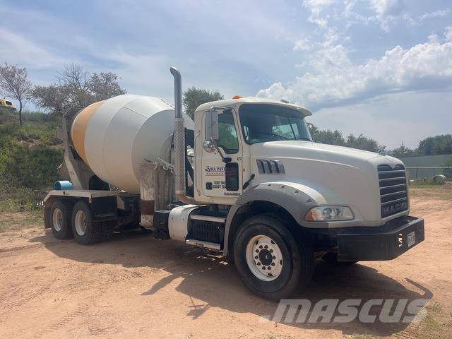 Mack GU813 Andere Fahrzeuge
