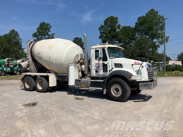 Mack GU813 Andere Fahrzeuge