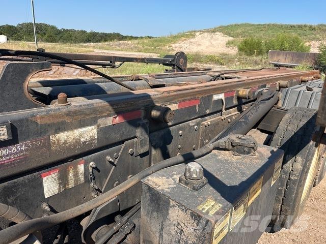 Mack GU813 Kipplader