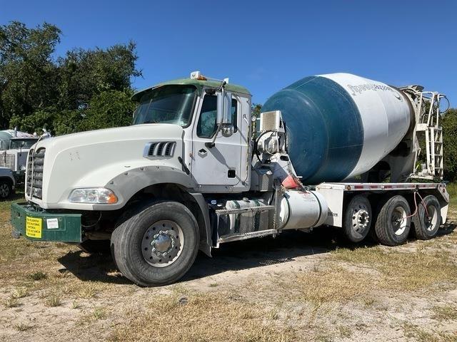Mack GU813 Andere Fahrzeuge