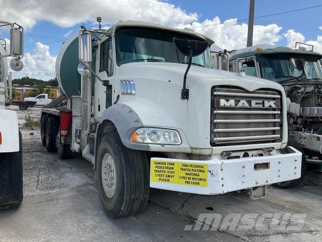 Mack GU813 Andere Fahrzeuge