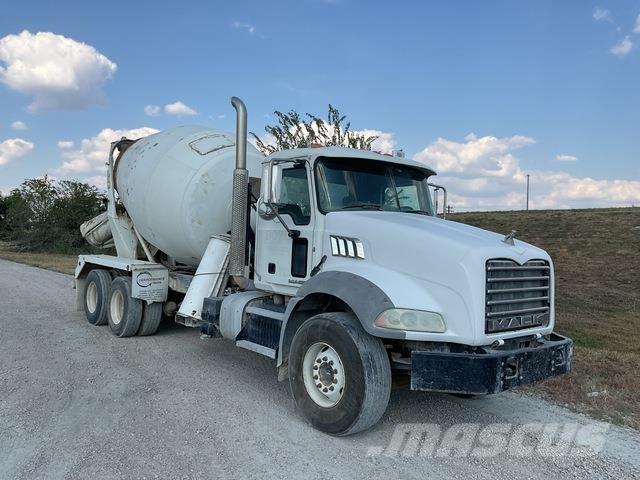 Mack GU813 Andere Fahrzeuge