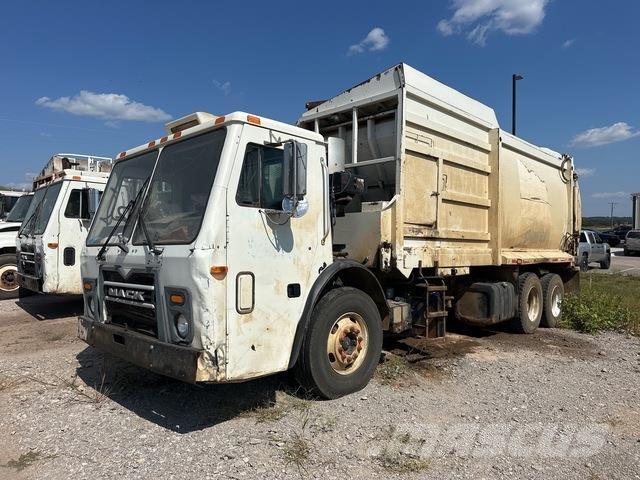 Mack LEU613 Müllwagen