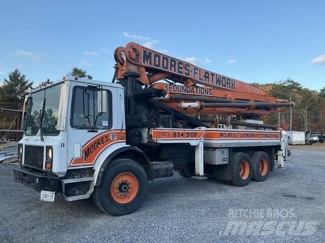 Mack MR688S Betonpumpen