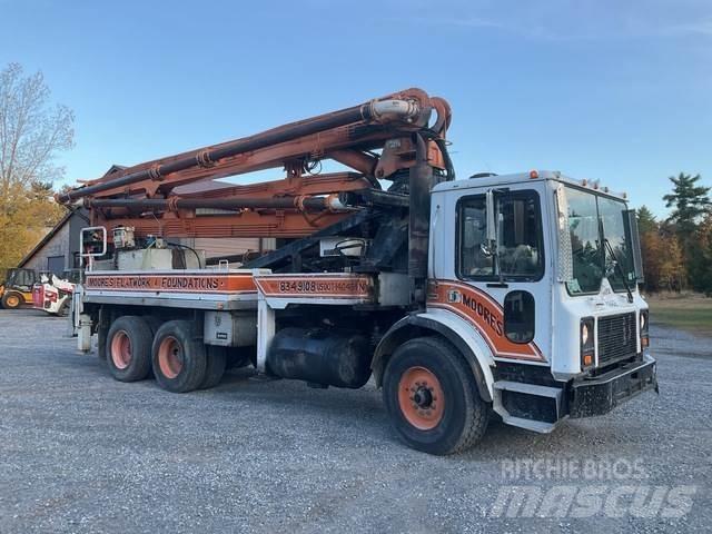 Mack MR688S Betonpumpen