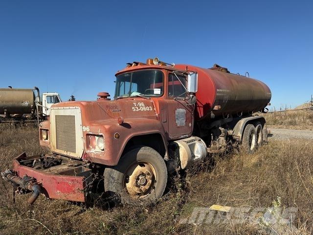 Mack R688ST Wassertanker