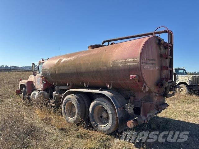 Mack R688ST Wassertanker