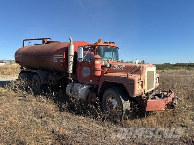 Mack R688ST Wassertanker