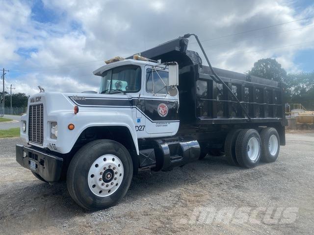 Mack R690ST Kipper