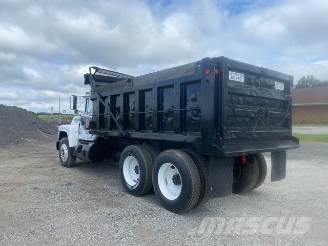 Mack R690ST Kipper