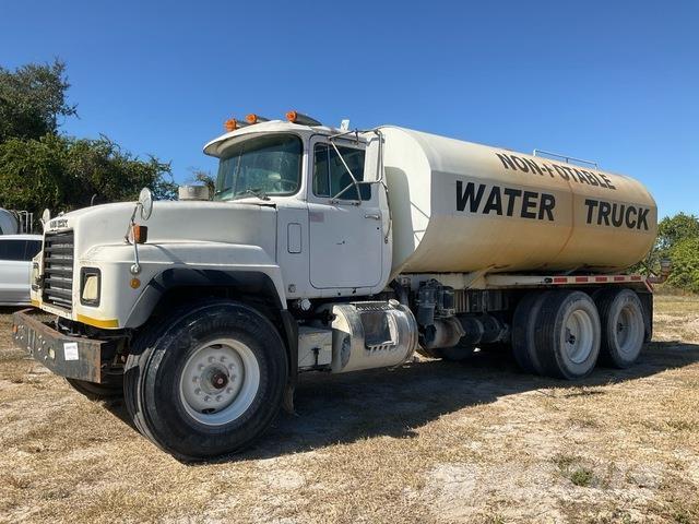 Mack RD600 Wassertanker