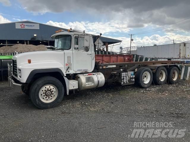 Mack RD688S Kipplader