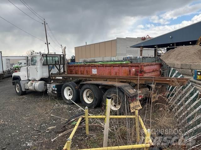 Mack RD688S Kipplader