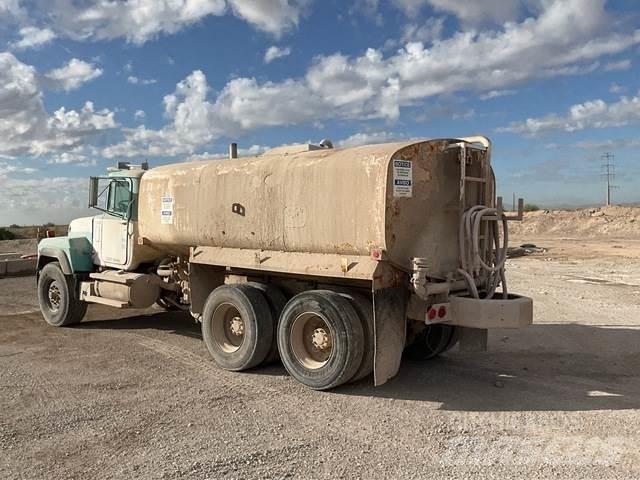 Mack RD690S Wassertanker
