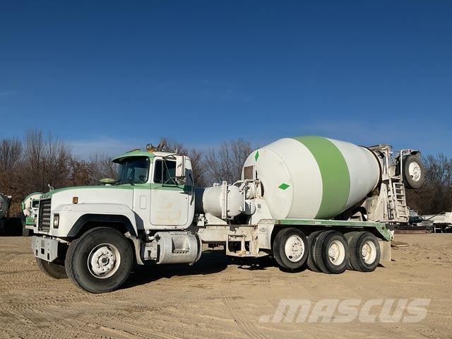 Mack RD690S Andere Fahrzeuge