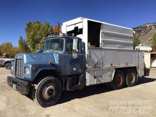 Mack U600 Kommunal-Sonderfahrzeuge