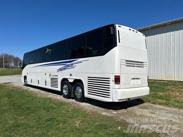 MCI 102-EL3 Minibusse