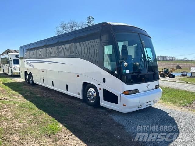 MCI 102-EL3 Minibusse