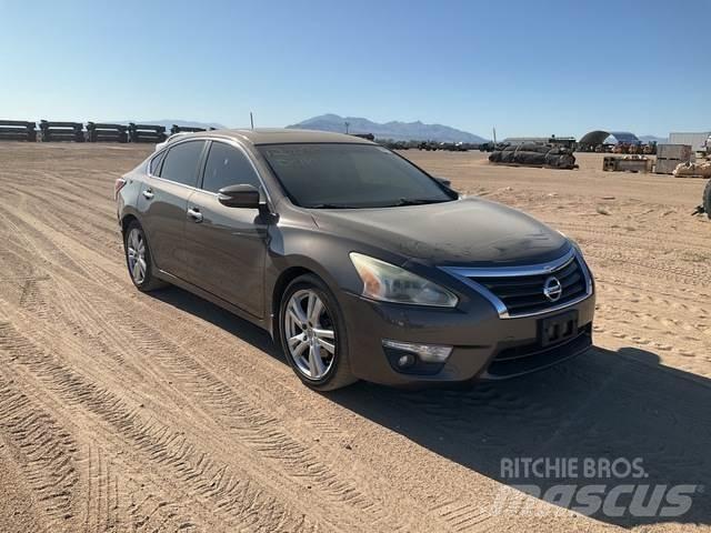 Nissan Altima PKWs