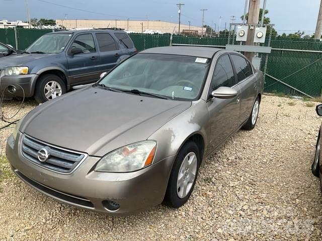 Nissan Altima PKWs