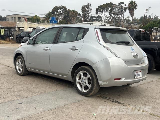 Nissan Leaf PKWs