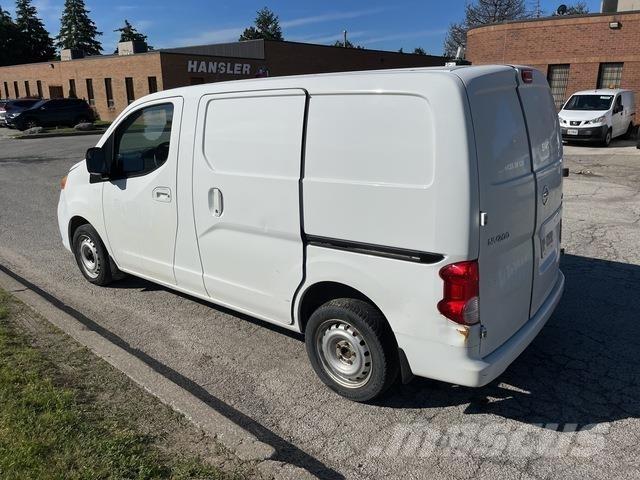 Nissan NV200 Lieferwagen