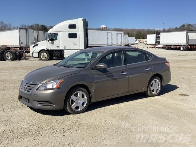Nissan Sentra PKWs