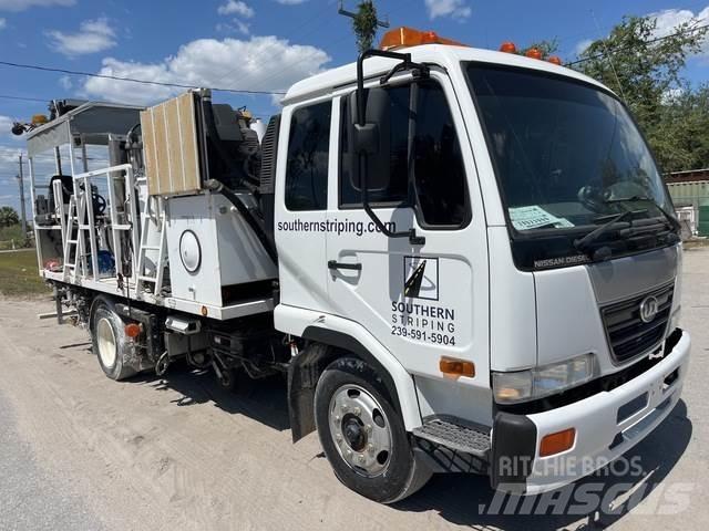 Nissan UD2300 Kommunal-Sonderfahrzeuge