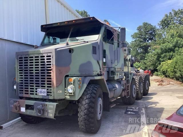 Oshkosh M1070 Sattelzugmaschinen