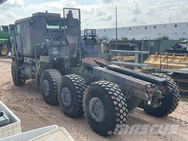 Oshkosh M1070 Recovery vehicles
