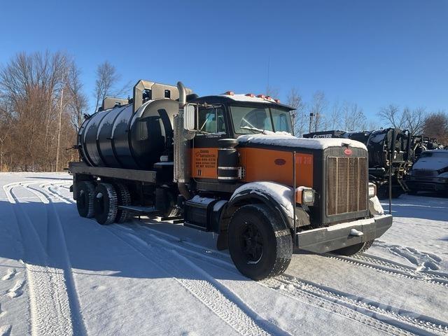 Peterbilt  Saug- und Druckwagen