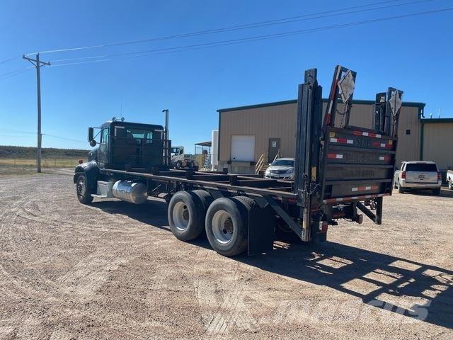 Peterbilt 330 Pritschenwagen/Pritschenwagen mit Seitenklappe