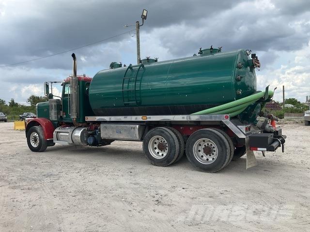 Peterbilt 388 Saug- und Druckwagen