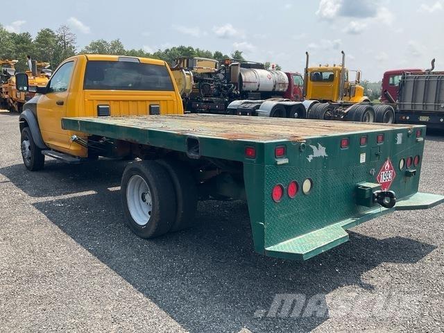 RAM 5500 Pritschenwagen/Pritschenwagen mit Seitenklappe
