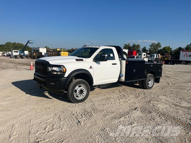 RAM 5500 Pritschenwagen/Pritschenwagen mit Seitenklappe