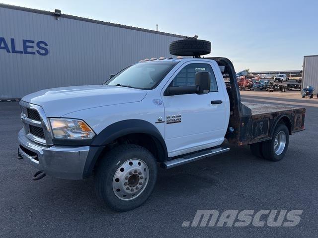 RAM 5500 Pritschenwagen/Pritschenwagen mit Seitenklappe
