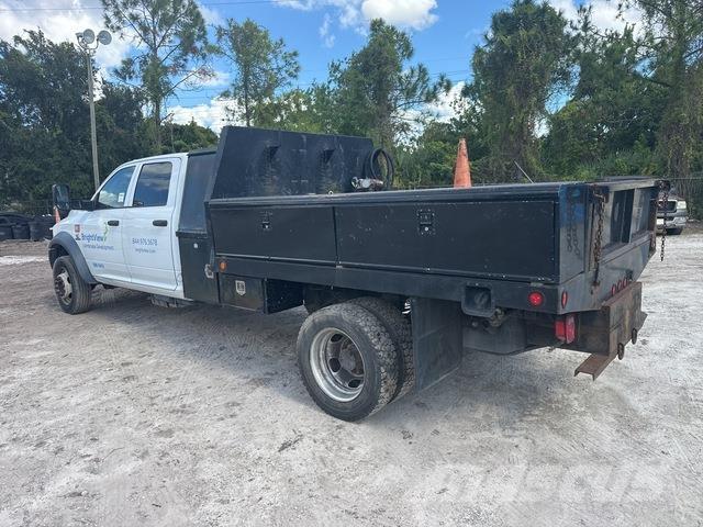RAM 5500 Pritschenwagen/Pritschenwagen mit Seitenklappe