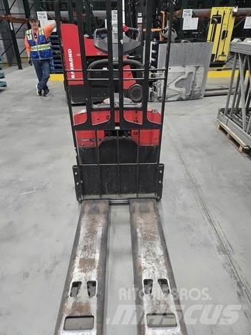 Raymond 8410 Handhubwagen