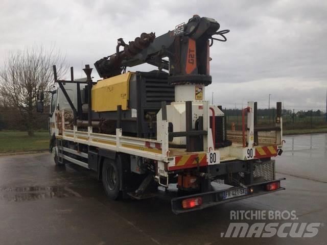 Renault D250 Fahrzeug mit mobiler Bohranlage