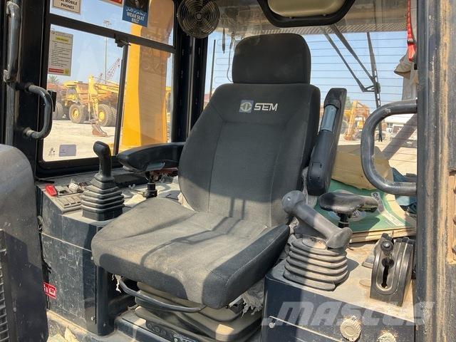 SEM 822D Bulldozer